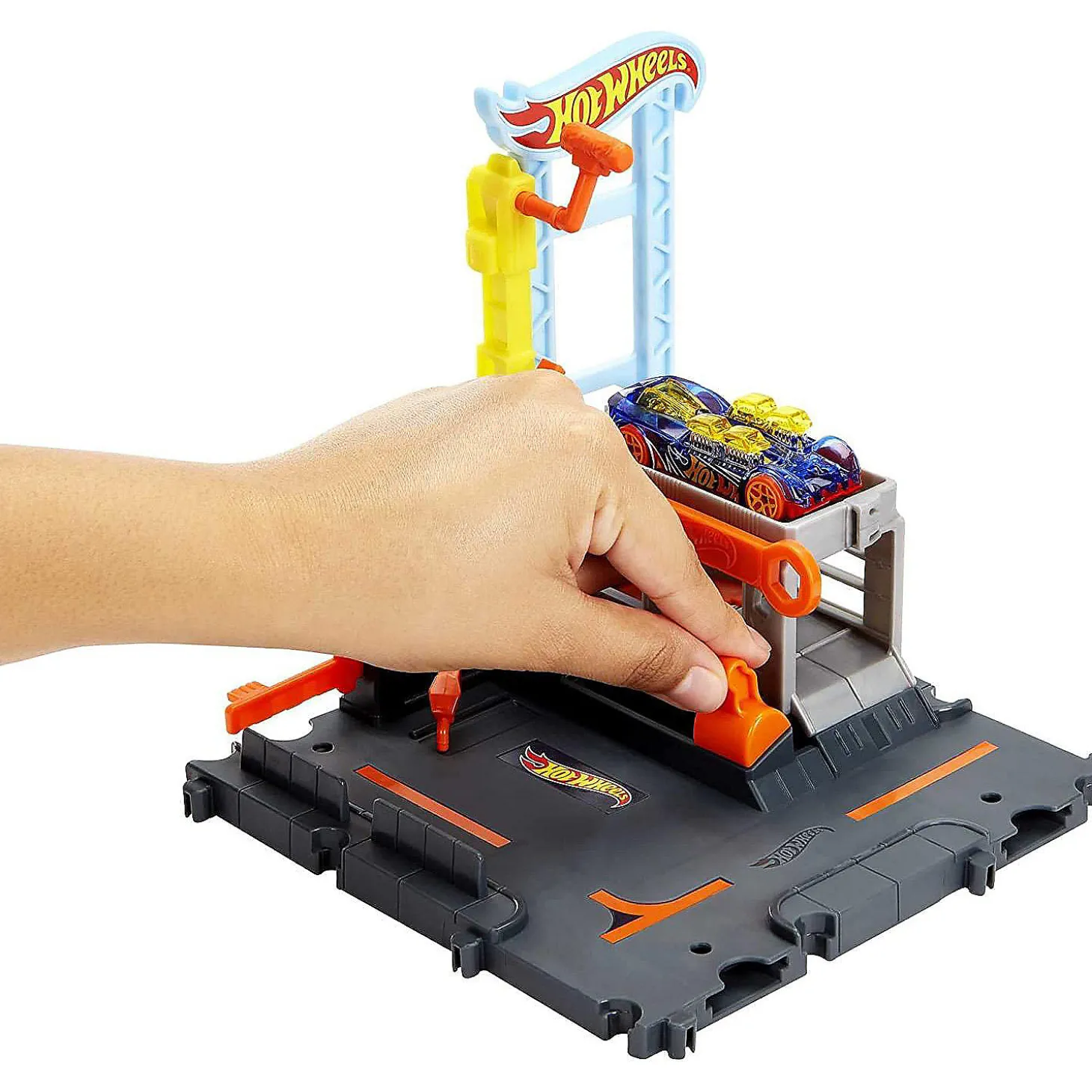 Hot Wheels City Downtown Repair Station Playset With 1 Car, Connects To Other Sets & Tracks